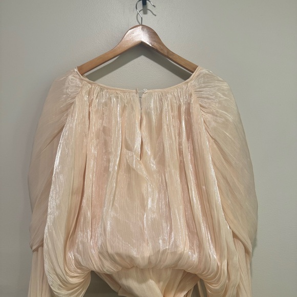 Elegant Cream Blouse with Flowing Sleeves - Picture 4 of 5